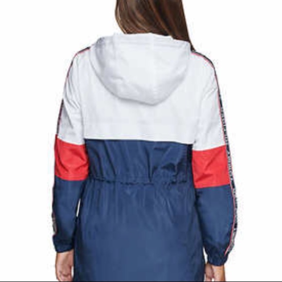 SOLD!!🎉 HOST PICK!🤗Tommy Hilfiger Windbreaker - Picture 3 of 12